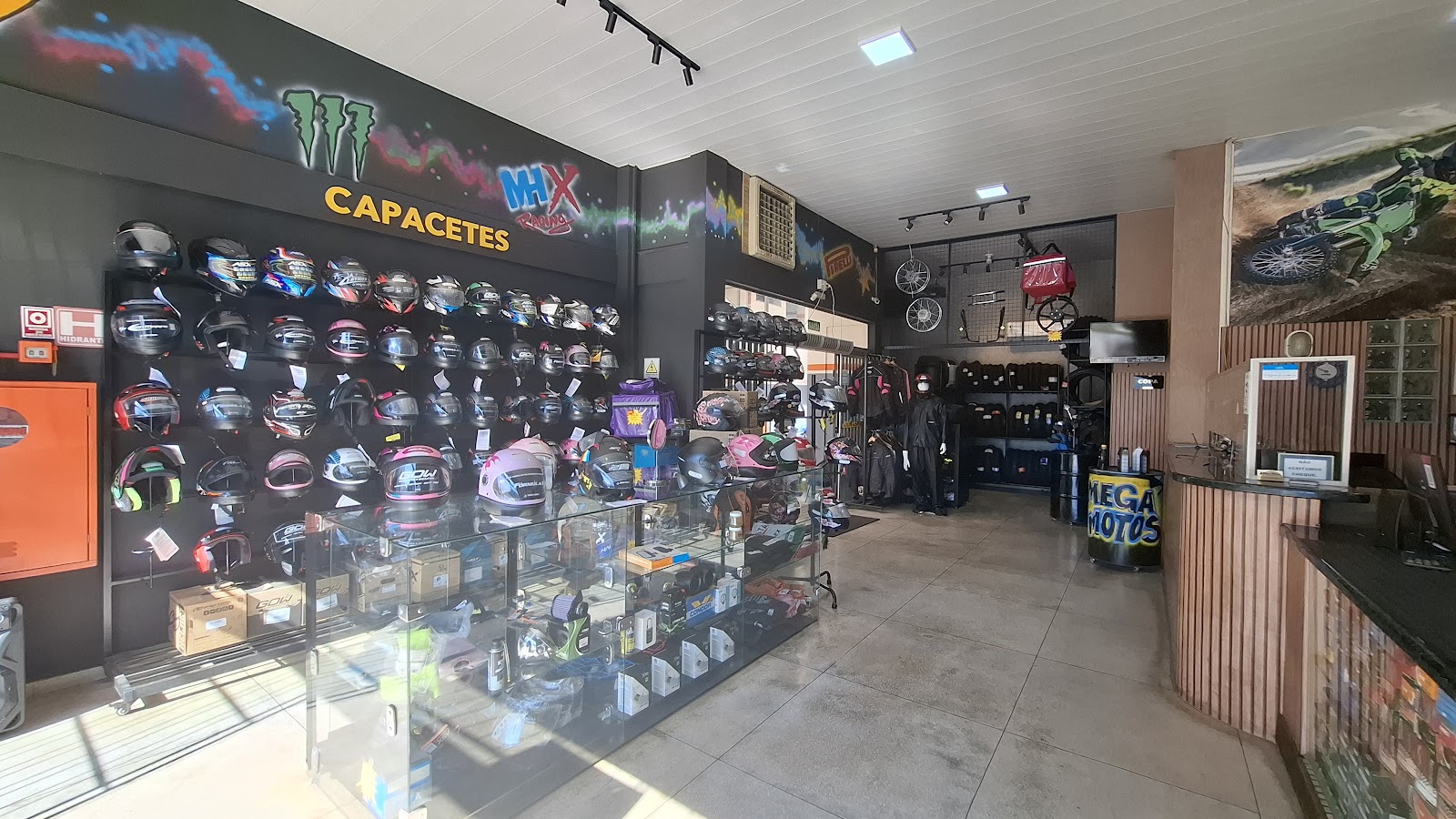 Loja física Mega Motos Paraíso do Tocantins - Showroom de peças, boutique e oficina